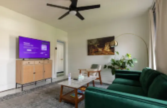 Bright and Airy Living Space with Luxurious Comfort - Charming Retreat Hotels in Franklin County