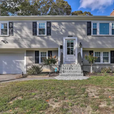 Pool Table and Fire Pit Wooded Hyannis Haven!