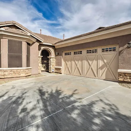 Family Home w/ Pool, BBQ & Fire Pit in Goodyear