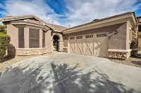 Family Home w/ Pool, BBQ & Fire Pit in Goodyear - Homestays