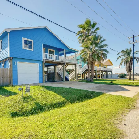 Private Pool & Furnished Deck: Port Aransas Home!