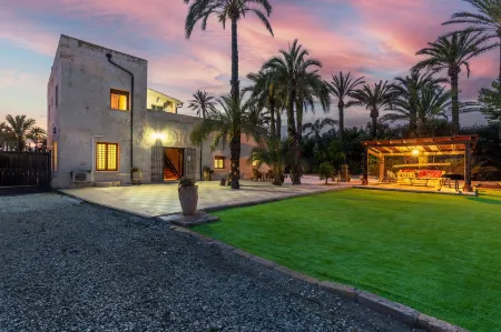 Historical Palms Villa by Fidalsa Отели в г. Бах-Виналопо