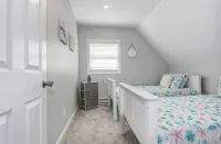 Newly Renovated Condo 2 Bd/1Bth - 1.5 Blocks to Beach