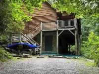 Spacious suite surrounded by nature with living room, fireplace, porch, fire pit Hotels in Caldwell County