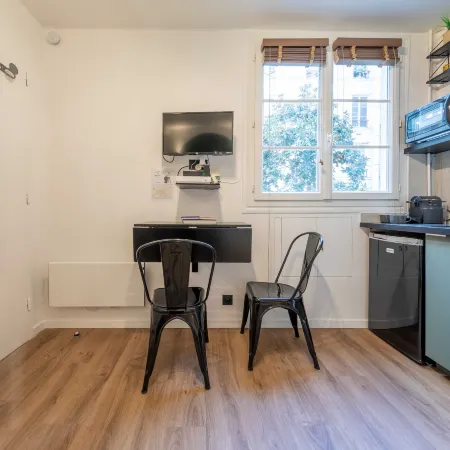 Peaceful studio - 2P - Faubourg-Montmartre Отели рядом с достопримечательностью «Кабаре Фоли-Бержер»