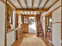 Cottage in Crawley Down with Hot Tub & Tennis