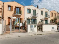 Relaxing Bosa Stay with Veranda