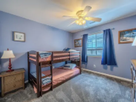 Lake of the Ozarks Premier lakefront 3-bedroom condo. Fishing, Swimming,boating. 拉塞爾酒店