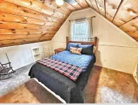 Cozy Cottage - Minutes from Snowshoe Ski Resort!