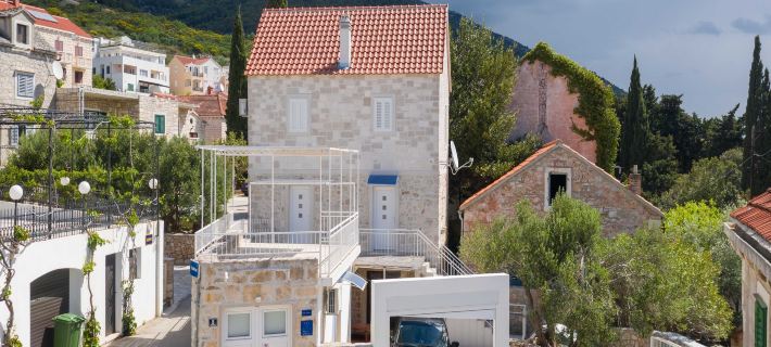 Villa Balarin - Five Bedroom Holiday Home with Terrace and City View Ξενοδοχεία στην πόλη Bol