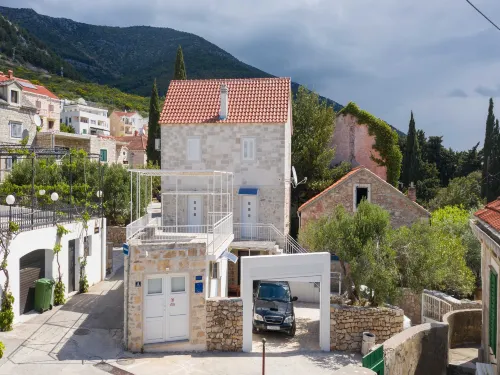 Villa Balarin - Five Bedroom Holiday Home with Terrace and City View - Wifi