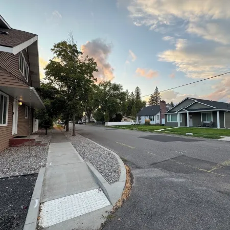 Quiet 2Br Condo Near Downtown