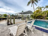 Tropical Oasis Pool Kayak Bikes fish from dock Hotels in Matlacha