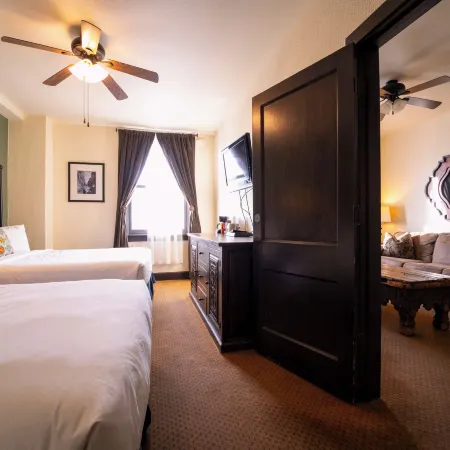 The Holland Hotel