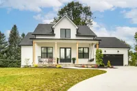 Walk to Lake Erie: Sleek Retreat w/ Screened Patio - Boutique