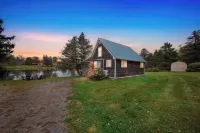 Private & Peaceful Lakehouse w/ Hot tub + King bed Hotels in Susquehanna County