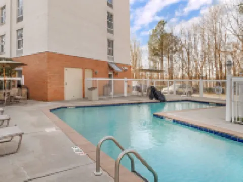 舒適套房酒店 - 近伯克戴爾村 - 亨特斯維爾 亨特斯維爾酒店