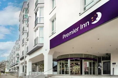 Premier Inn Stuttgart Bad Cannstatt Отели рядом с достопримечательностью «Вильгельма»