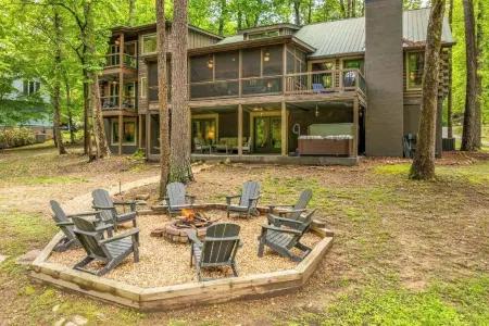 The Grande Lodge- Riverfront, Fiber, HotTub, Fish, DogOK, Game Room, Movie Room