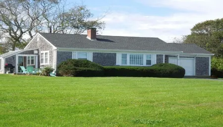 Ocean view House w 2 Bedrooms, 2 Bathrooms, living room,fireplace, kitchen,patio