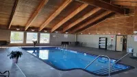 AmericInn by Wyndham McAlester - Swimmingpools