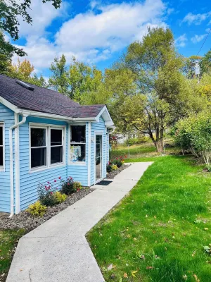 Cozy Cabin with Sauna & Firepit! Hotels in Blooming Grove