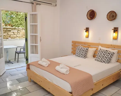 Camara Hotel โรงแรมใกล้หาด Plaka Beach