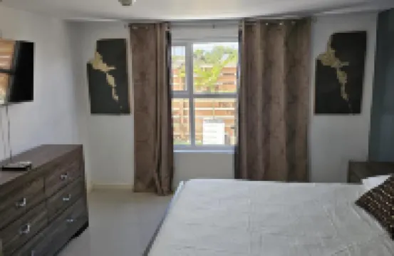 Apartment Sleeps 6 with Pool Access