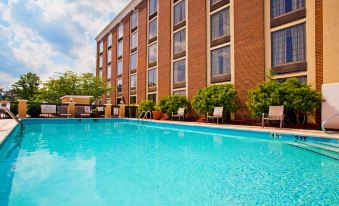 Holiday Inn Express Winston-Salem Medical Ctr Area