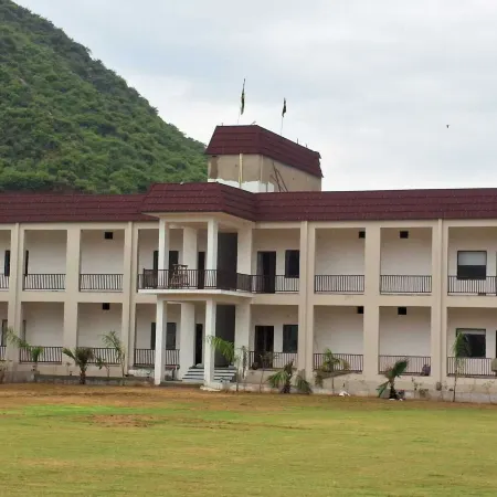 Orchard Hills Resort