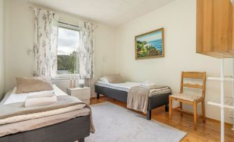 Spacious 3BR House - River View & Sauna