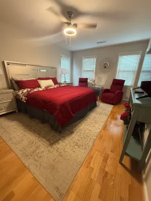 Modern Convenient Spot for 9 to Enjoy & Relax!