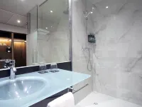 voco Madrid - Las Tablas by IHG Отели рядом с достопримечательностью «Комплекс компании «Телефоника»»
