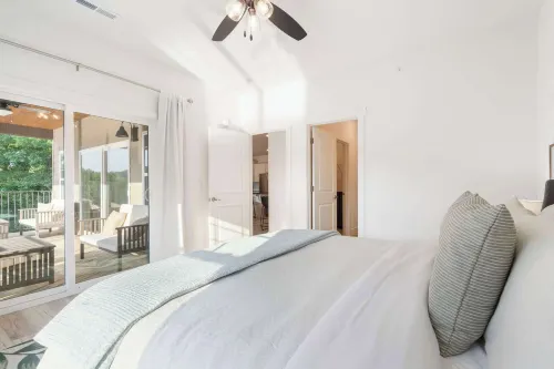 New Lakeview Penthouse - Amenities Galore! - Parkplatz