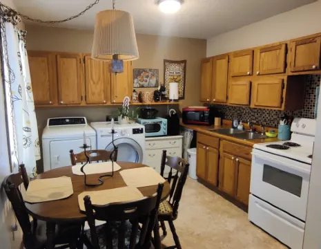 Button's Apartment-Cozy vintage-style 2-bedroom place in historic Batesville