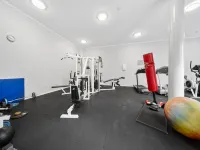 Loft-Style CBD 1-Bed with Rooftop Terrace & BBQ