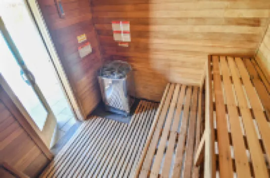 Perfect Getaway! Lakeside at Deer Valley 4bd – Pool, Hot Tub, A/C, Walk to Slopes & Main St Hotels in 