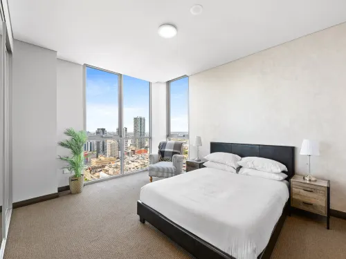 Central 2-Bed with Parking & Stunning Views