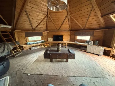 Hobbit Haven Hot Tub and Countryside Bliss Hotels in 