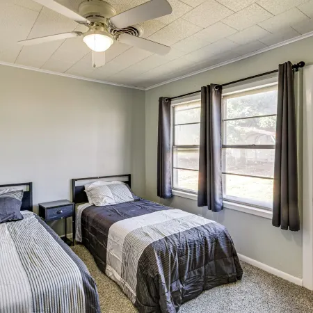 2 Mi to Phillips 66 Refinery: Home w/ Yard Hoteles en Borger