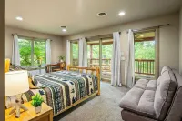 Lake Harmony Chalet w/ Hot Tub & Arcades Near Beaches, Ski & Trails Everpine Lodge by Avantstay