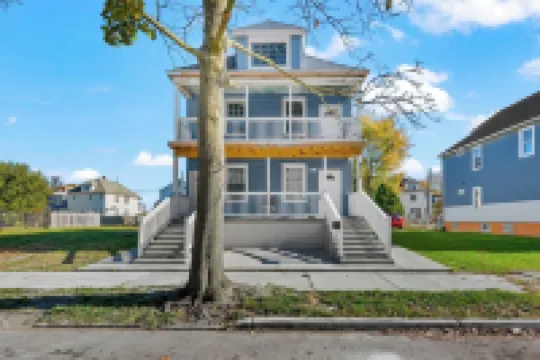 New Downtown Lux 3BR Free Parking, AC & Wi-fi