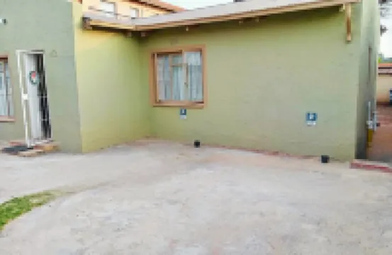 Budget Stays At Olivia Pines Guesthouse