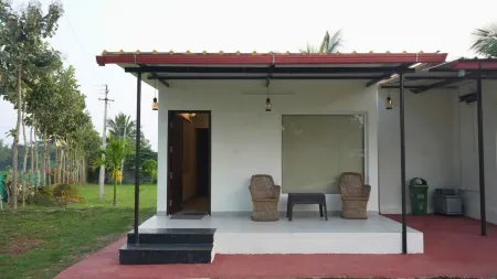 JUNGLE FARMS BY MAARK INN