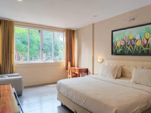 Karang Sari Hotel Hotels near Cimaja Square