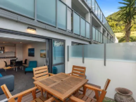 6 on Adams Hotels in Mount Maunganui