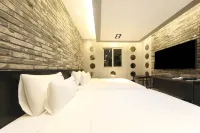 Yeongcheon D-Day Hotel - parking