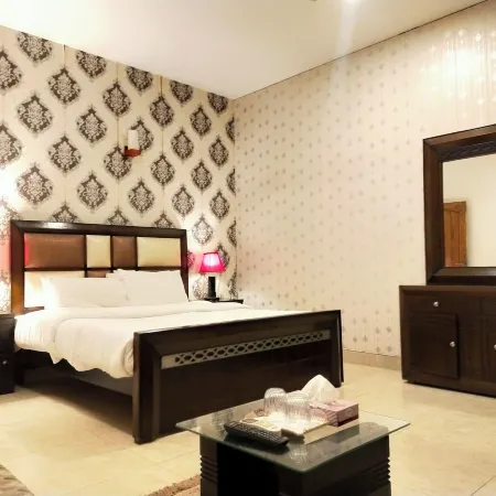 Livin Hub Guest House Отели рядом с достопримечательностью «Торговый центр Centaurus»