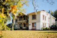 Lydde Gård Hotels in Marks kommun