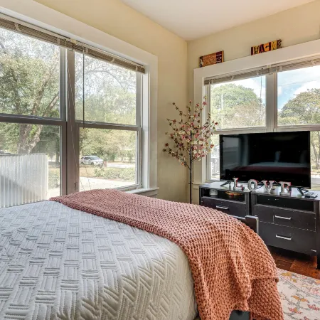 7 Mi to Dtwn Atlanta: Family Home w/ Large Yard!